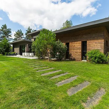 La Maison Dans Les Bois Bed & Breakfast Oudon